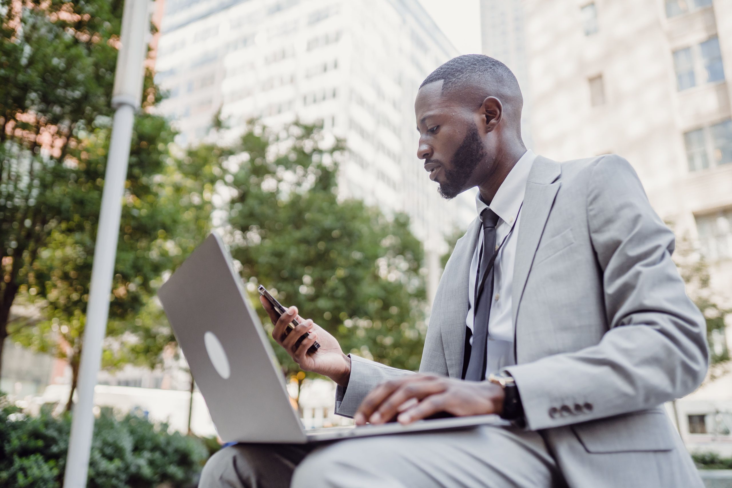 Advisor replying quickly on phone and laptop for GAISAPP rental requests
