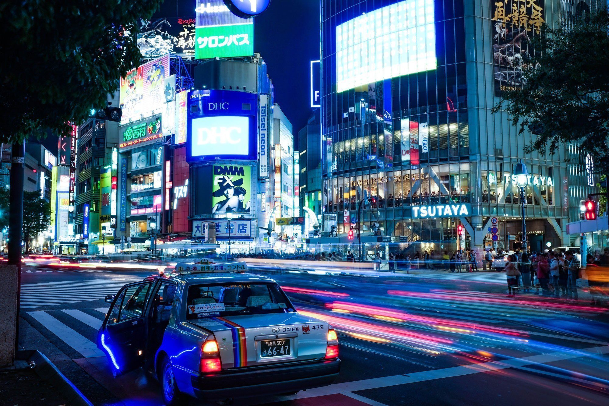 Shibuya night crossing and city movement